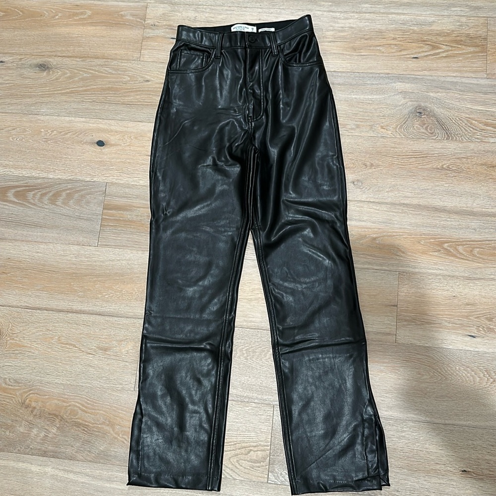 Abercrombie vegan leather 90s straight ultra high rise pants 26